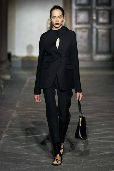 Look 4